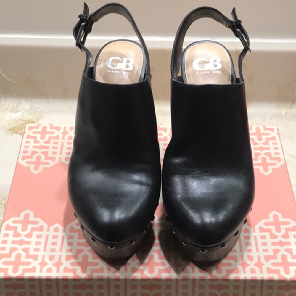 GB Gianni Bini platform black shoes mint condition